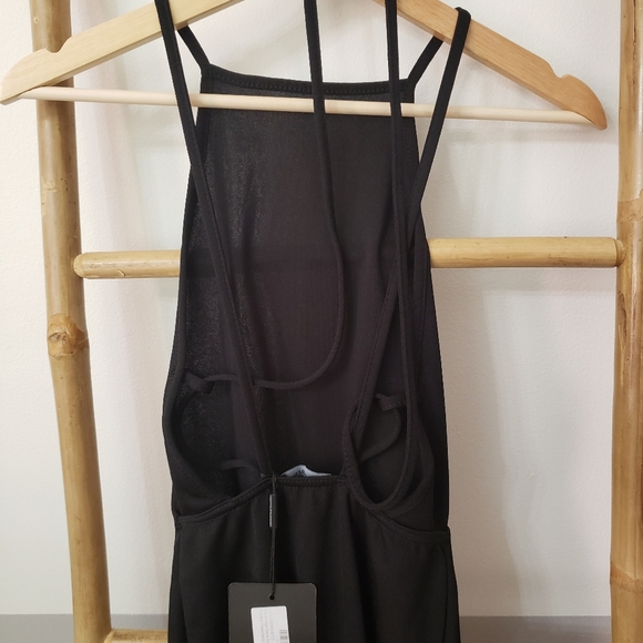 Backless dress by Pretty little thing - Picture 2 of 4
